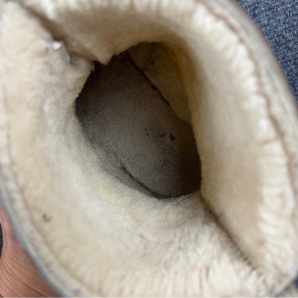 UGG Women’s Classic Boom Bootie Slip On Camel/Cream Winter Boots size: 9 - Picture 12 of 14